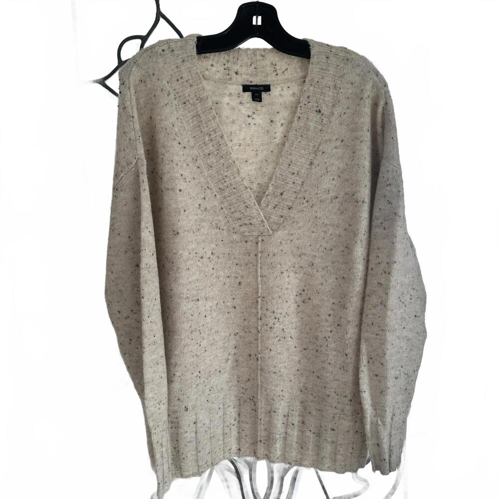 RW&CO. Women's V-Neck Sweater Beige Speckled Knit - Size Medium